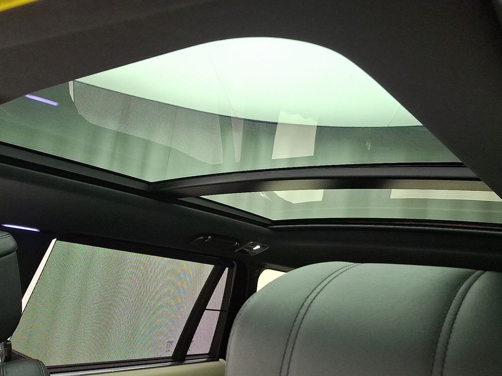 Thumbnail: 2020 Land Rover Range Rover - 15