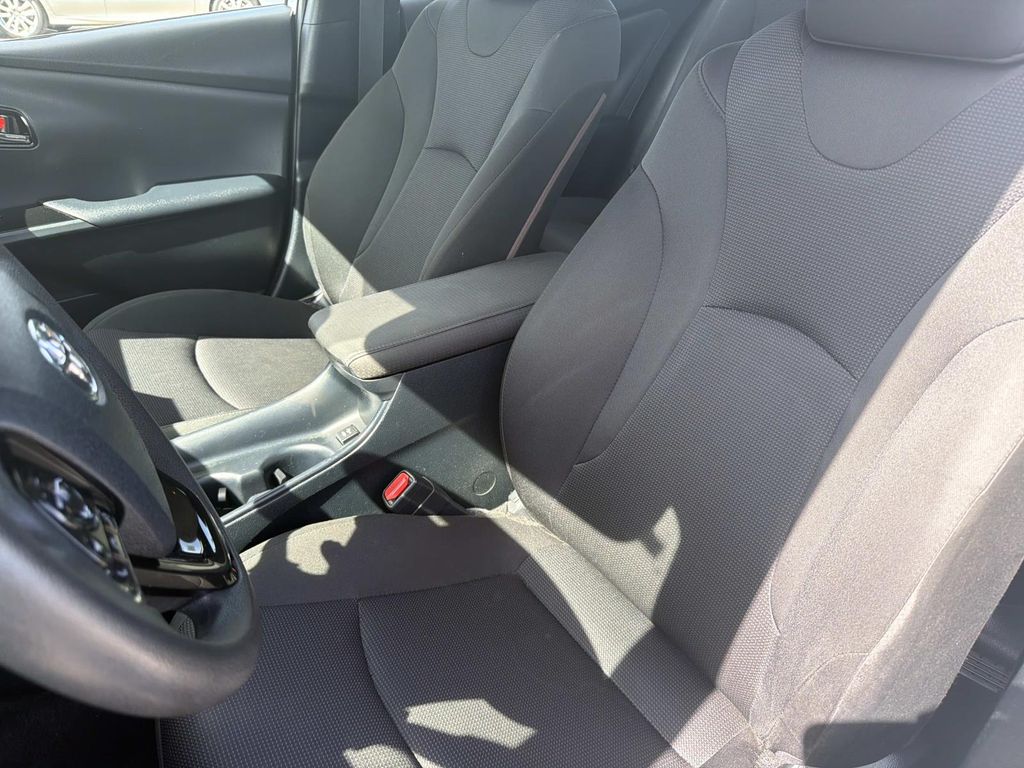 Used 2019 Toyota Prius L 5D Hatchback