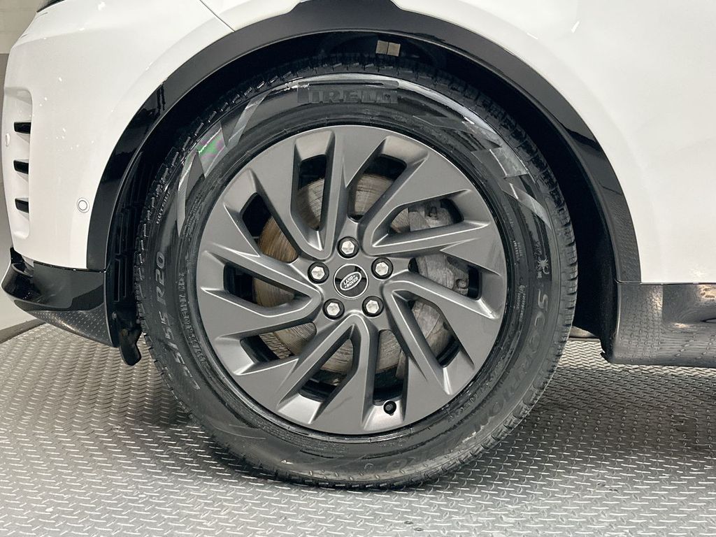 Thumbnail: 2023 Land Rover Discovery - 5