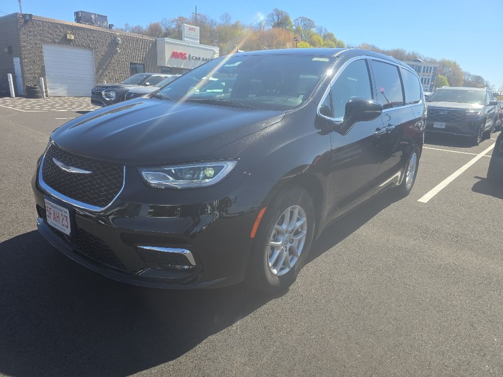 Diamond Black Crystal Pearlcoat 2025 Chrysler Pacifica Select FWD Minivan Front-Wheel Drive 9-Speed Automatic