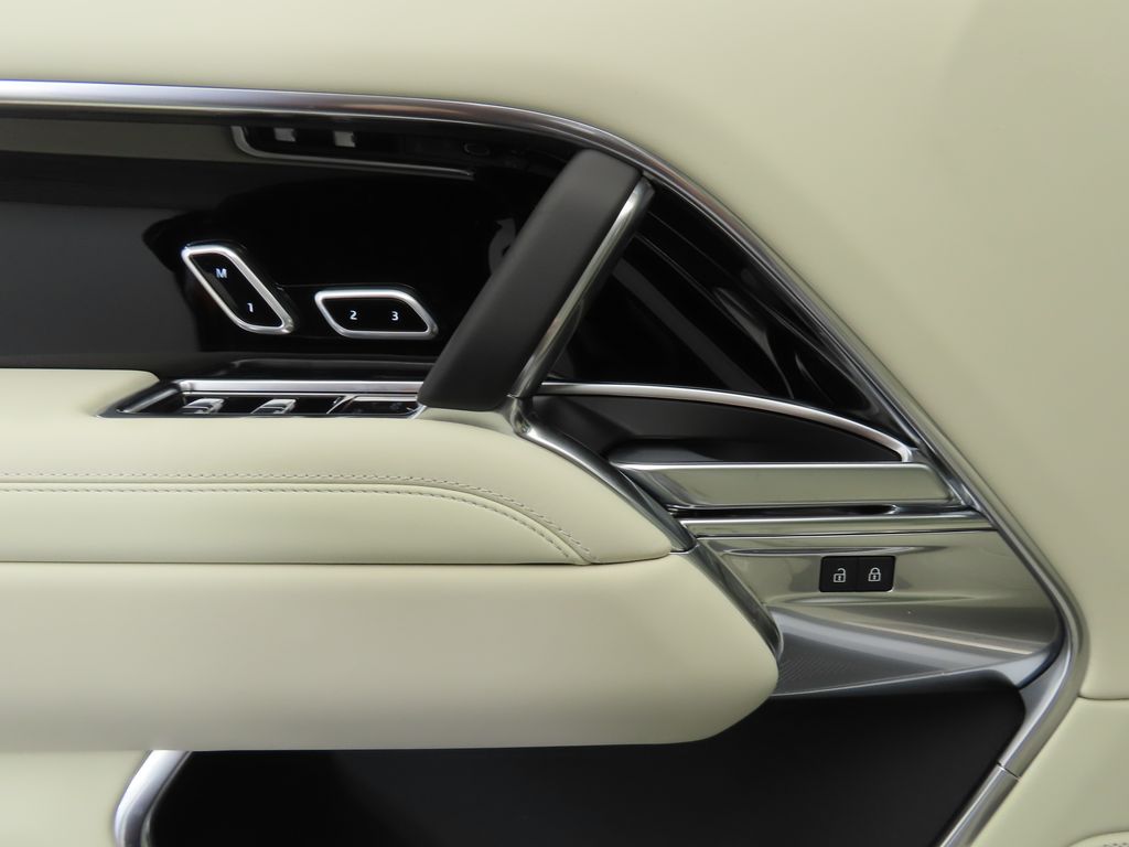 Thumbnail: 2025 Land Rover Range Rover - 24