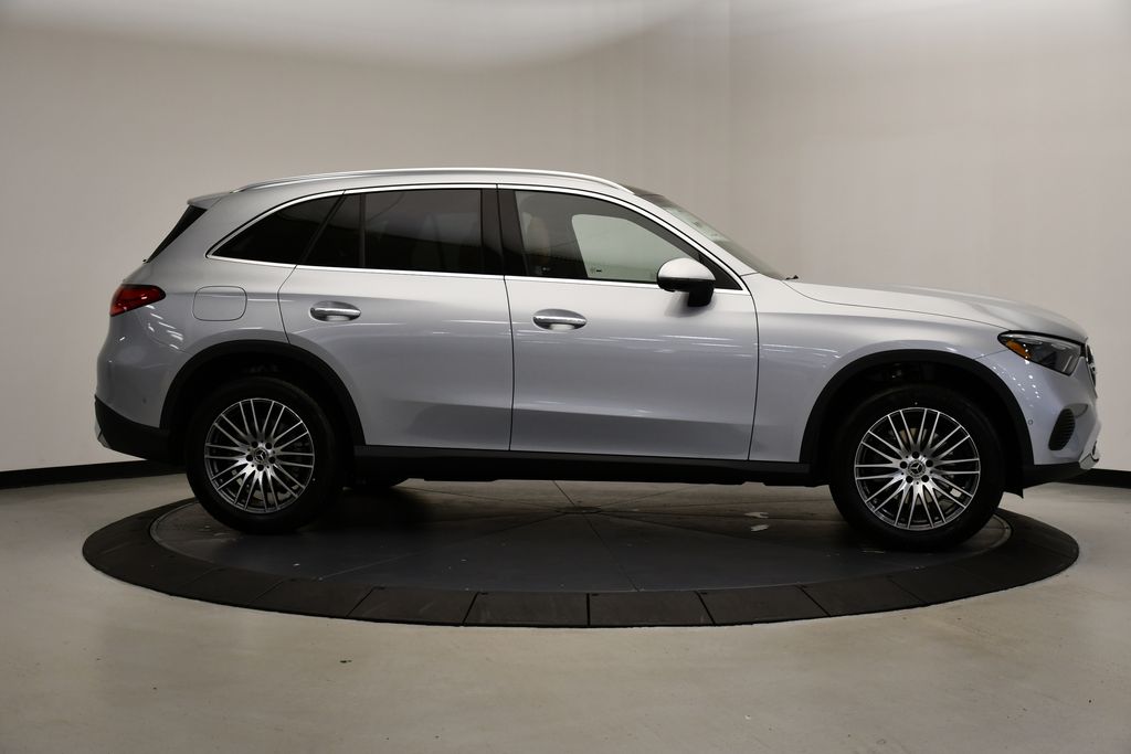 2025 Mercedes-Benz GLC 300 6