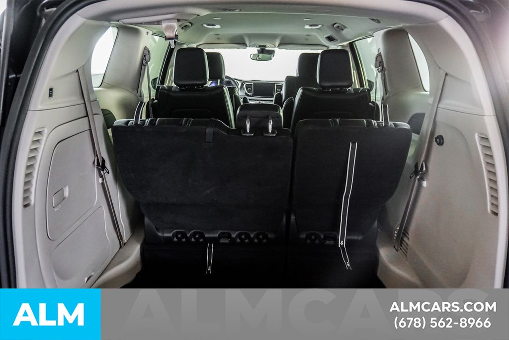 Used 2023 Black Chrysler Touring L image 21