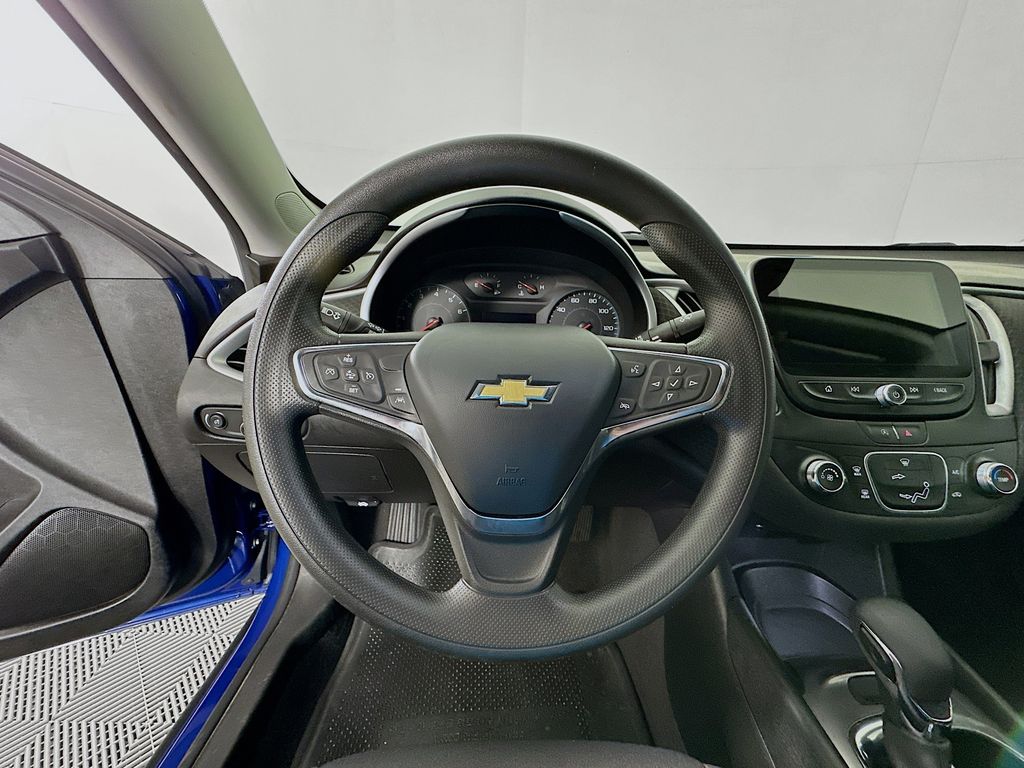Thumbnail: 2023 Chevrolet Malibu - 11