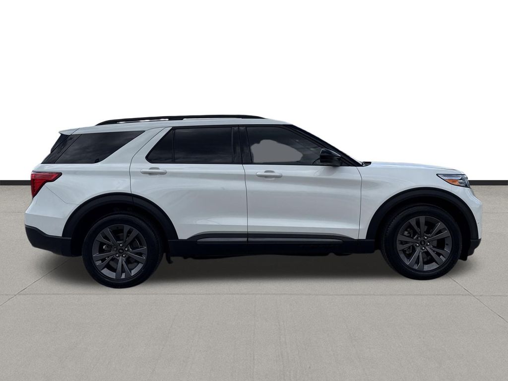 2023 Ford Explorer XLT - 3