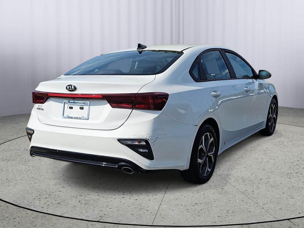 Used 2021 White Kia LXS image 3