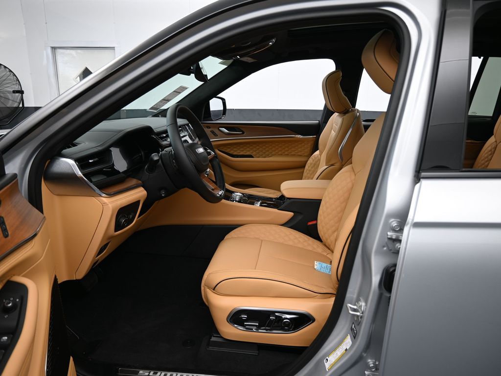 New 2025 Silver Zynith Jeep Summit image 12