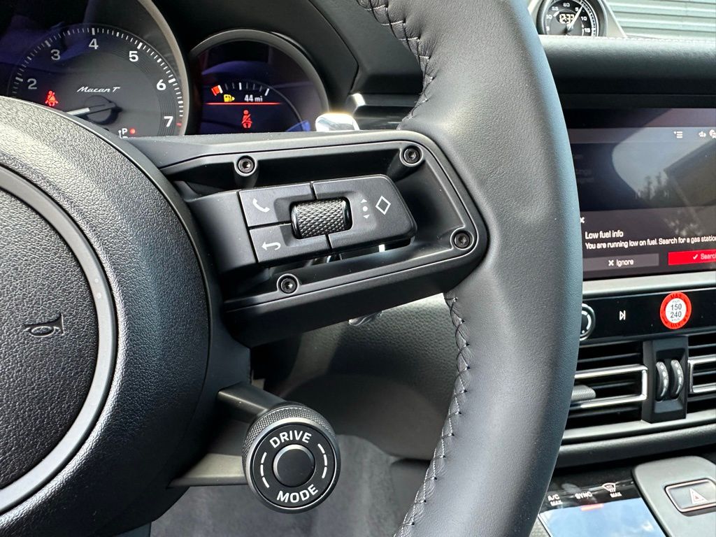 Thumbnail: 2025 Porsche Macan - 20