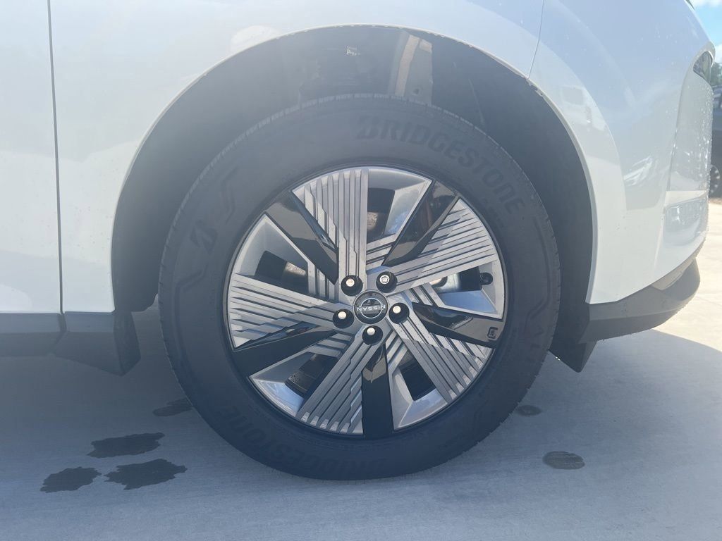 2025 Everest White Pearl Tricoat Nissan Murano SL AWD SUV