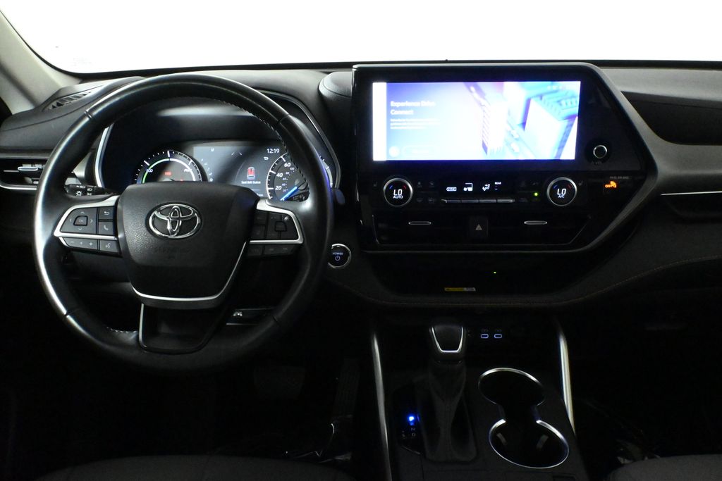 2023 Toyota Highlander Bronze Edition 17