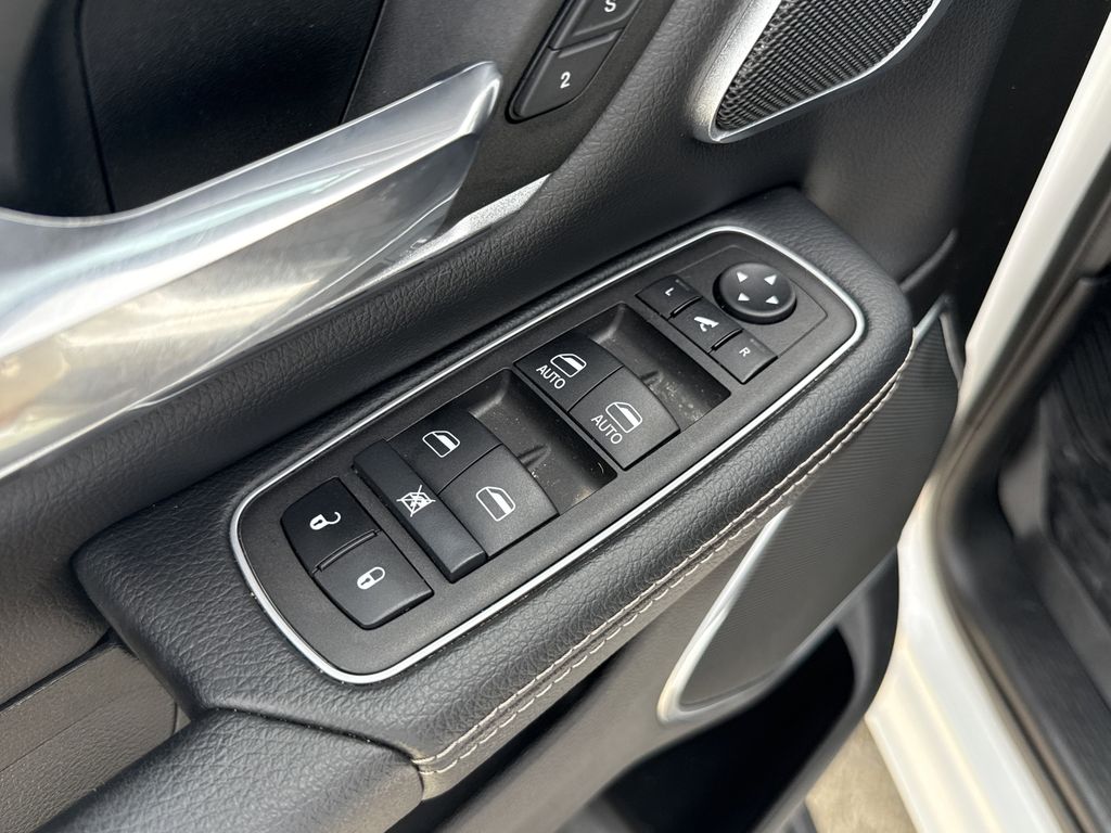 2023 Ram 1500 Laramie White at Victoria Chrysler Dodge Jeep Ram