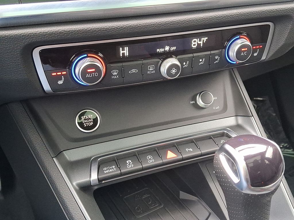 Thumbnail: 2025 Audi Q3 - 16