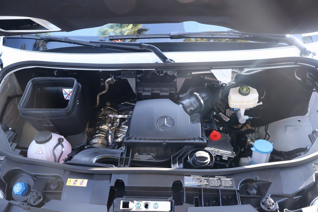 2025 Mercedes-Benz Sprinter 2500 8