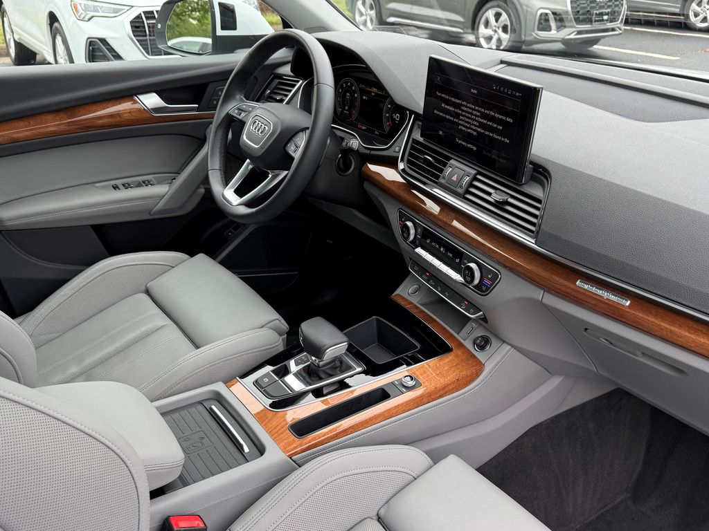Thumbnail: 2023 Audi Q5 - 11