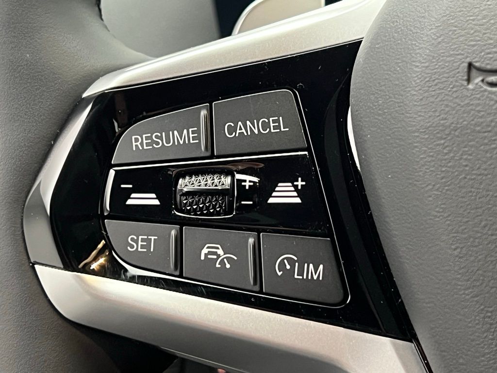 Thumbnail: 2025 BMW 3 Series - 19