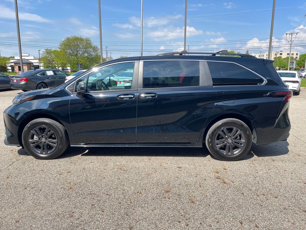 2024 Toyota Sienna Woodland Edition photo