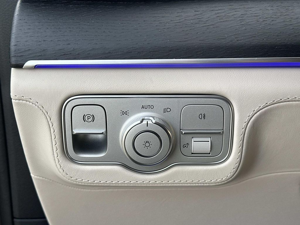 Thumbnail: 2026 Mercedes-Benz GLE - 13