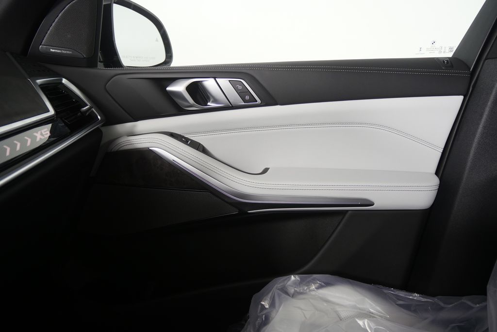 Thumbnail: 2026 BMW X5 - 23