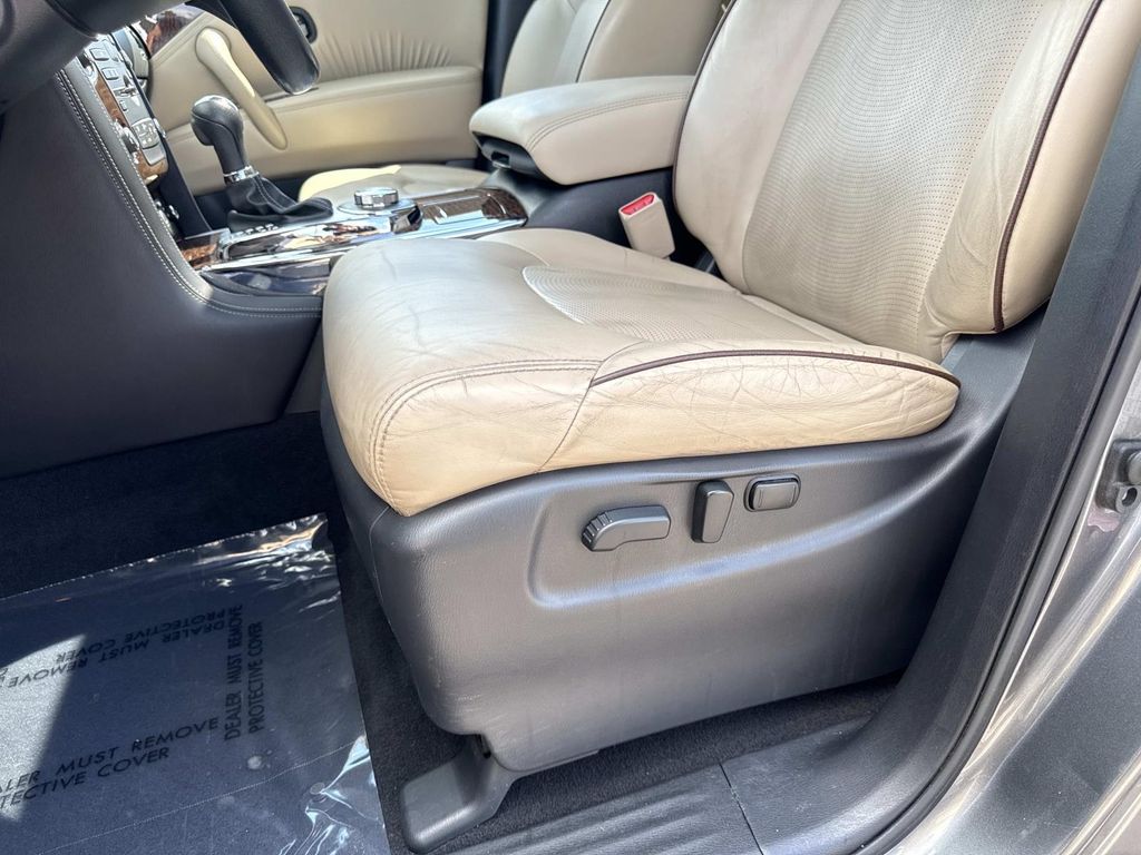 Used 2019 Gray Nissan Platinum image 21