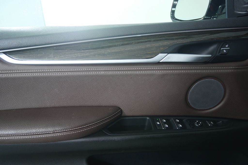 Thumbnail: 2015 BMW X5 - 8