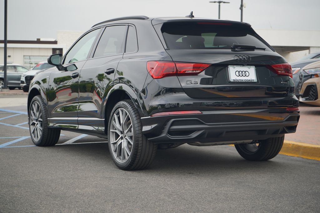 Thumbnail: 2025 Audi Q3 - 3