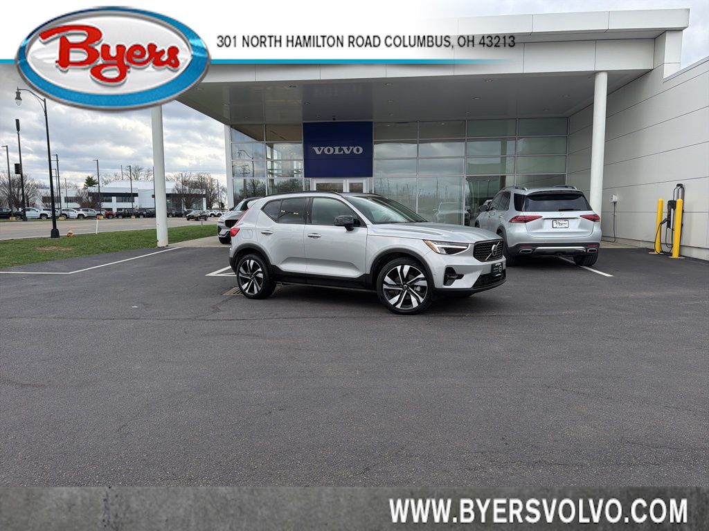 2025 Volvo XC40 B5 Plus Dark Theme AWD