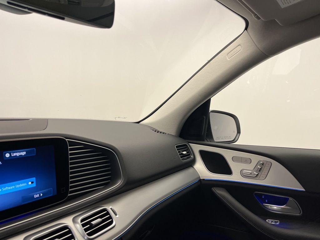 Thumbnail: 2026 Mercedes-Benz GLE - 22