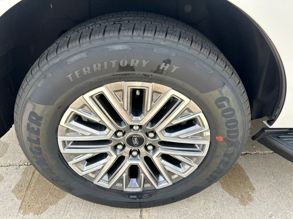 Used 2025 Ford Expedition SUV