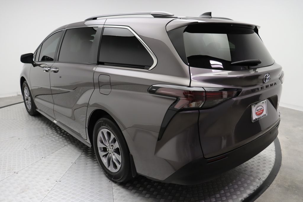 2024 Toyota Sienna XLE 11