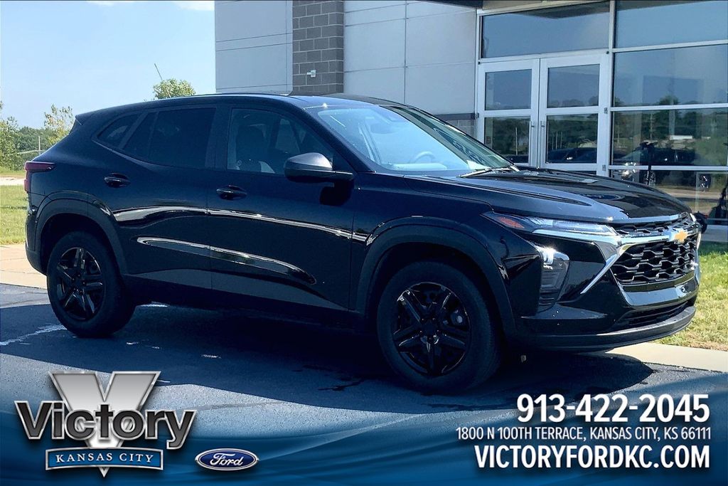 Mosaic Black Metallic 2026 Chevrolet Trax SUV / Crossover Front-Wheel Drive 6-Speed Automatic