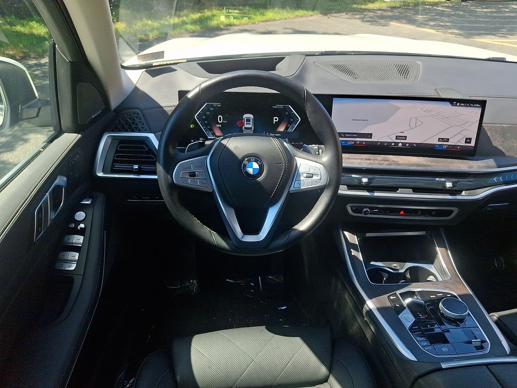 Thumbnail: 2025 BMW X7 - 11