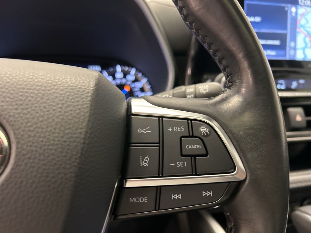 Thumbnail: 2021 Toyota Highlander - 16