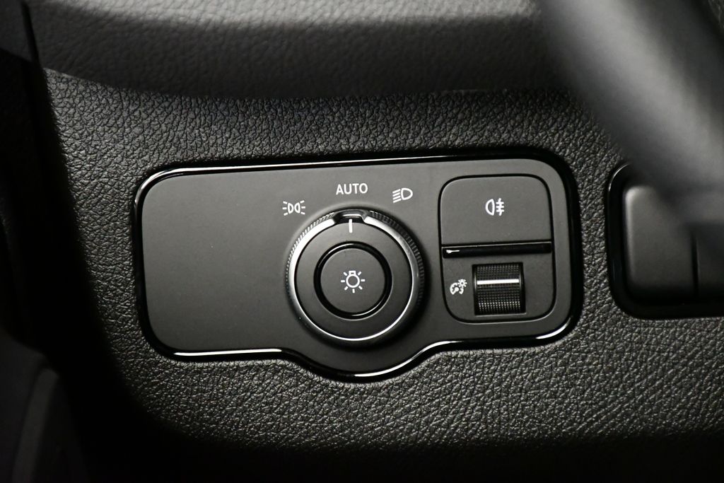 Thumbnail: 2025 Mercedes-Benz Sprinter - 13