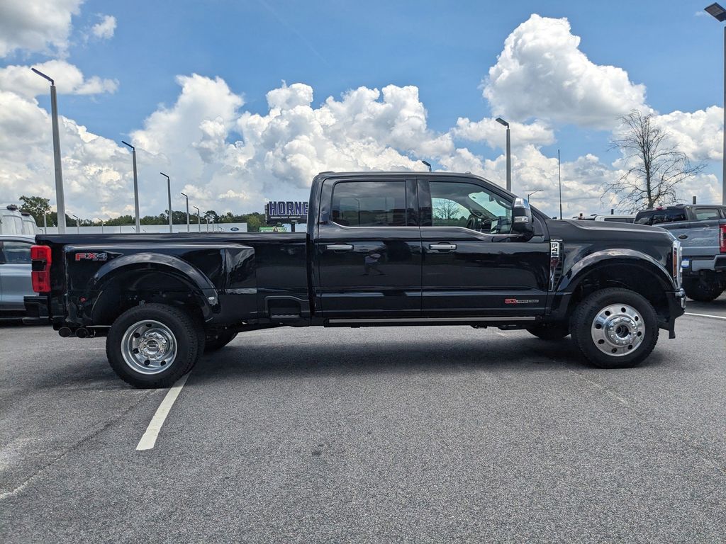 2025 Ford F-450 Super Duty Platinum