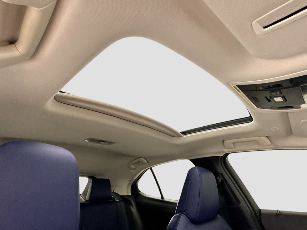 Thumbnail: 2019 Lexus UX - 16
