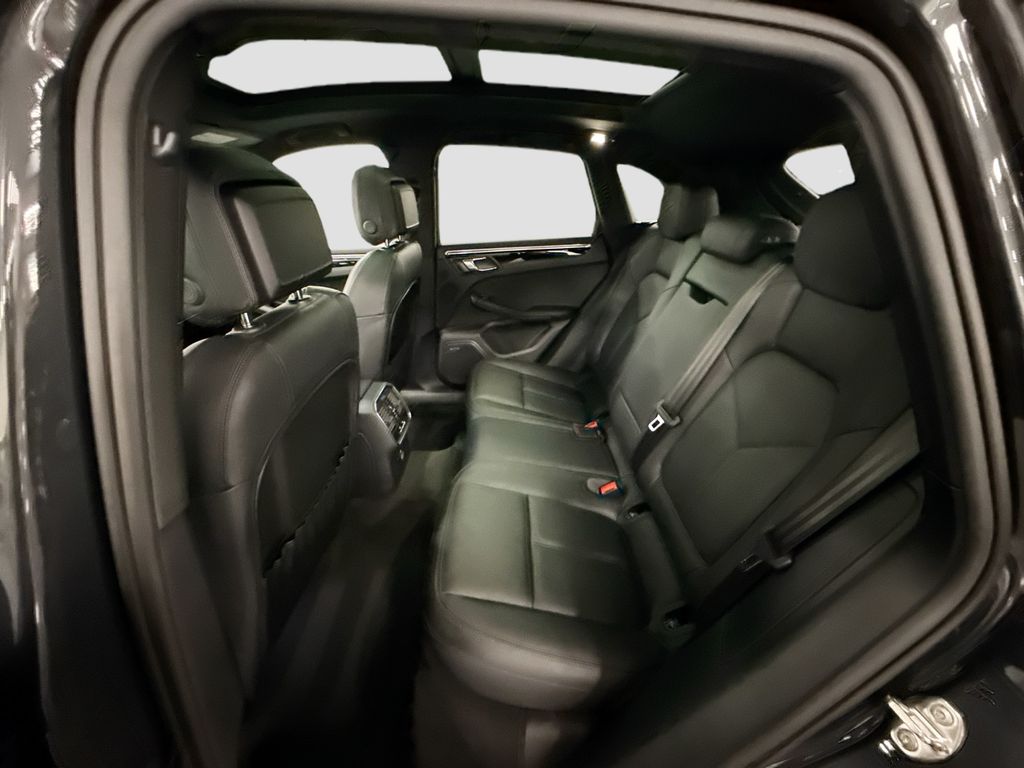 Thumbnail: 2025 Porsche Macan - 18