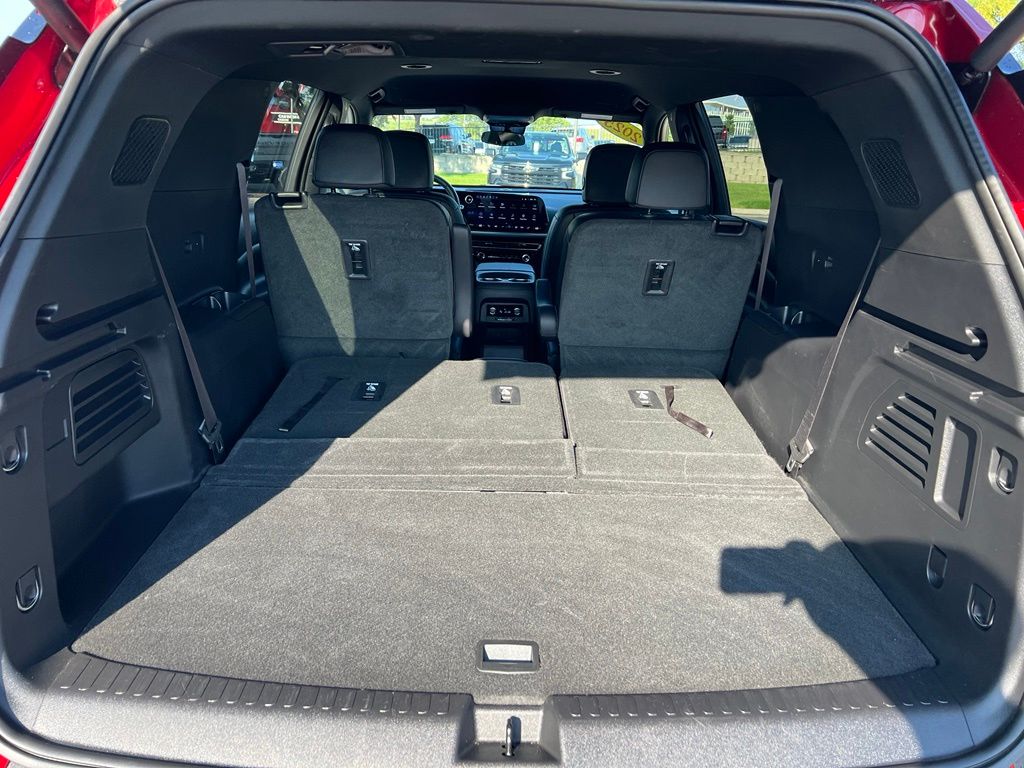 Used 2025 Chevrolet Traverse SUV