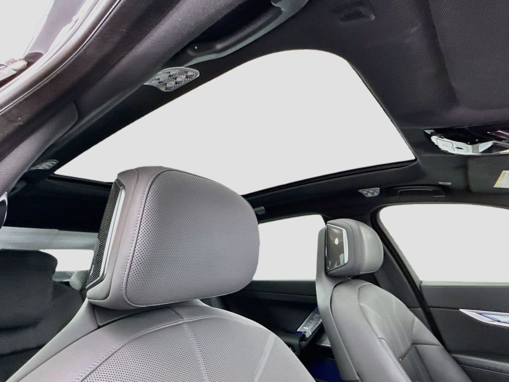 Thumbnail: 2024 BMW i7 - 17