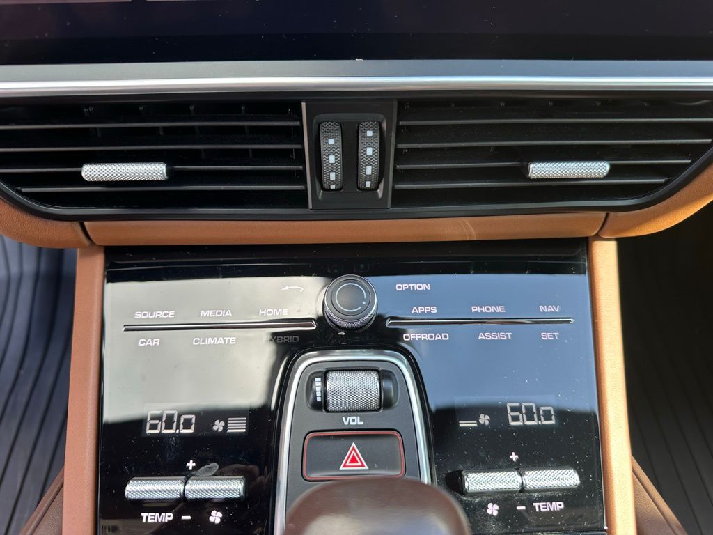 Thumbnail: 2022 Porsche Cayenne - 23