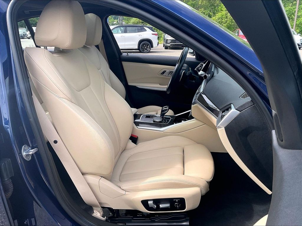 2019 BMW 3 Series — photo 11