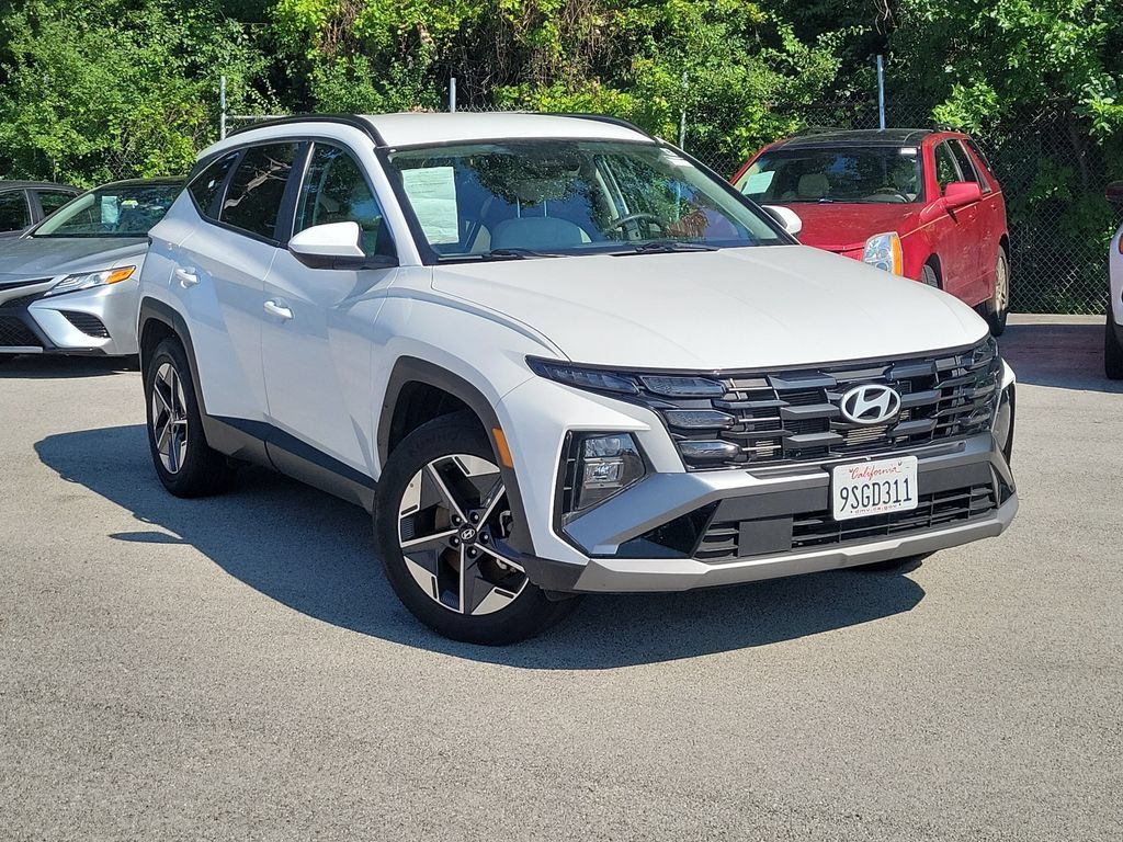 White Pearl 2025 Hyundai Tucson SUV / Crossover Front-Wheel Drive 8-Speed Automatic