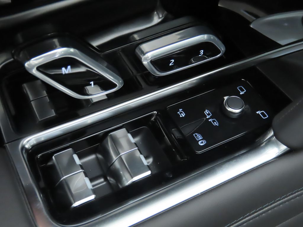 Thumbnail: 2025 Land Rover Range Rover - 24