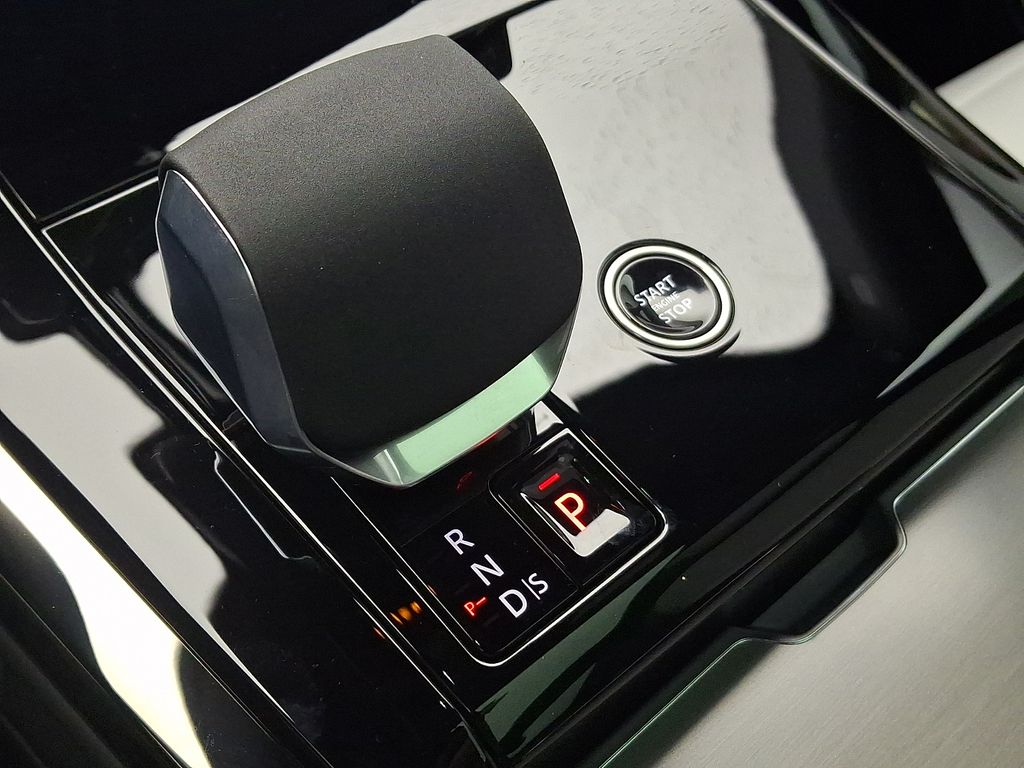 Thumbnail: 2026 Land Rover Range Rover Sport - 12