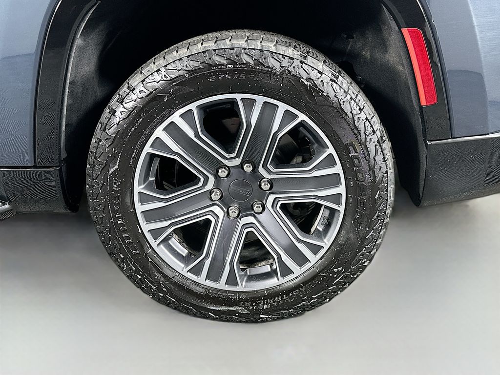 Used 2023 Gray Jeep Base image 35