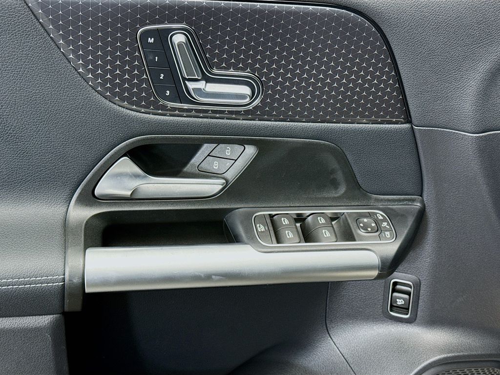 Thumbnail: 2025 Mercedes-Benz GLA - 21