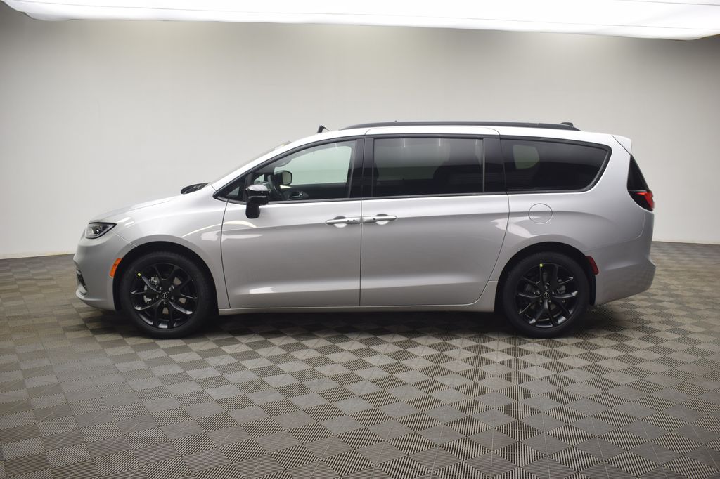new 2026 Chrysler Pacifica car, priced at $47,696