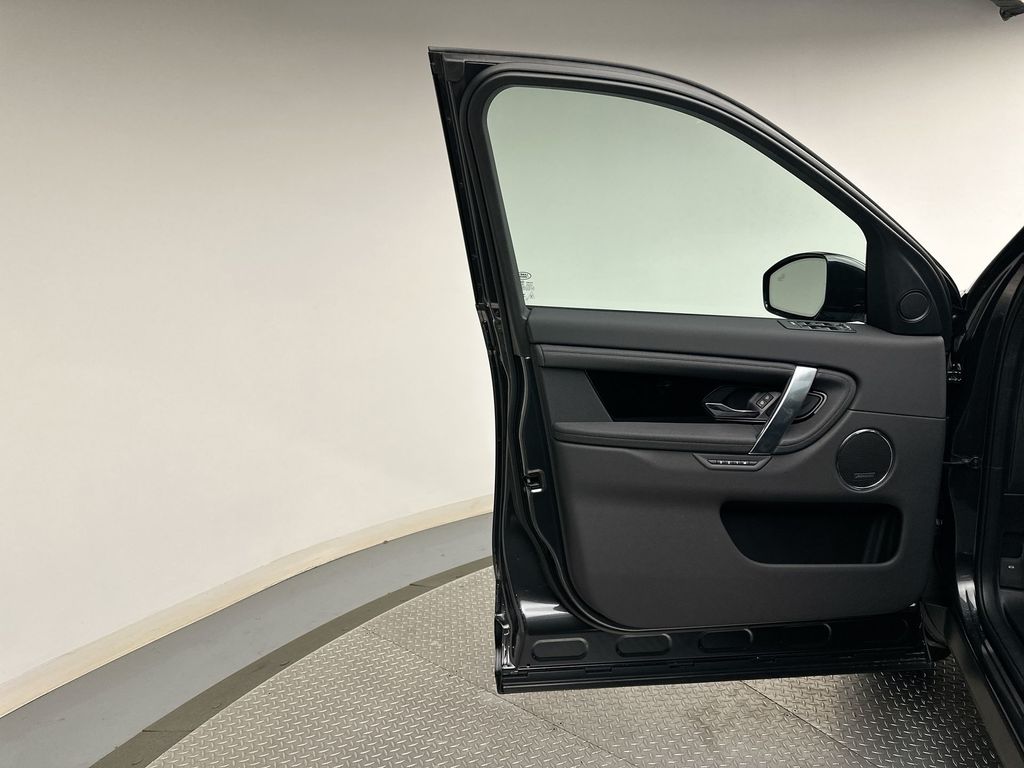 Thumbnail: 2025 Land Rover Discovery Sport - 6