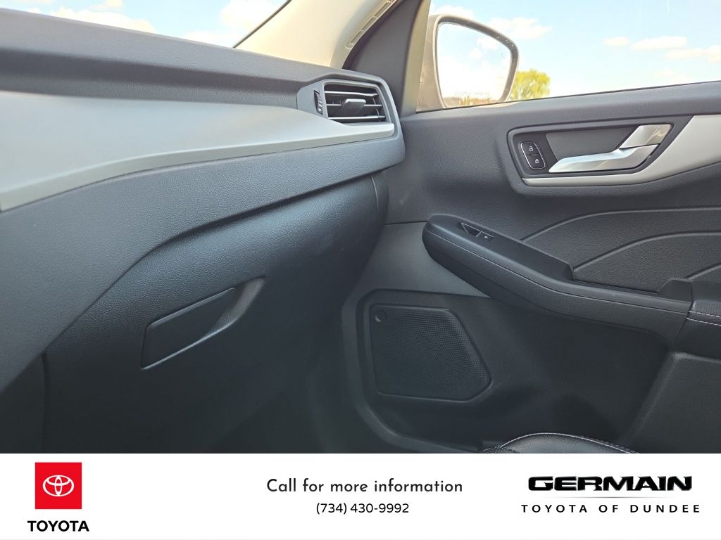 2022 Ford Escape SEL photo 31