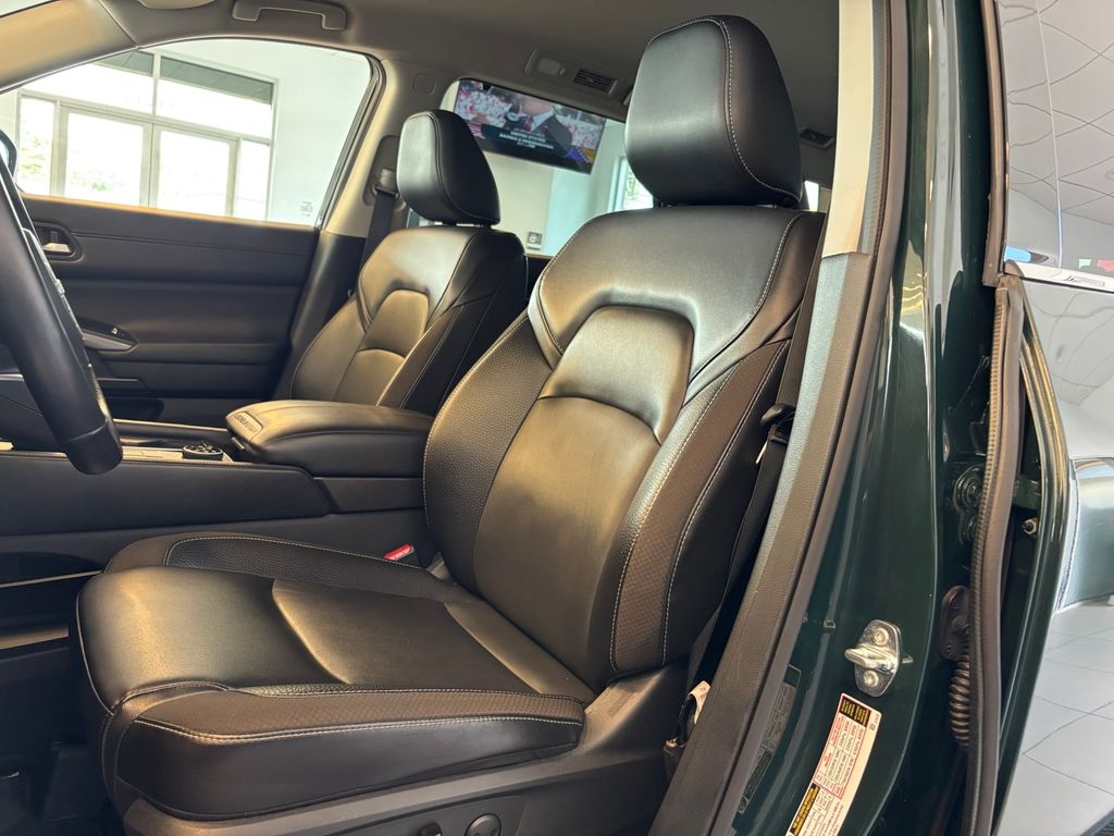 2024 Nissan Pathfinder SL