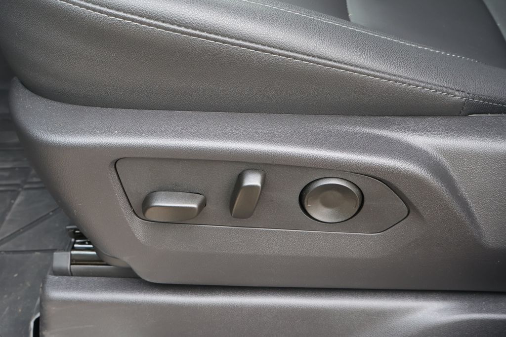 2025 Chevrolet Silverado 1500 RST 19